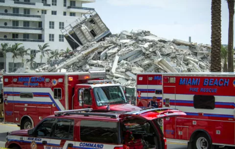 Al menos un trabajador herido al derrumbarse un edificio en Miami Beach