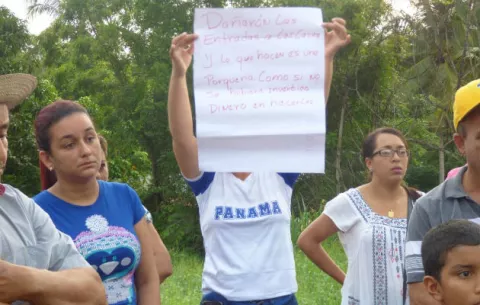 Salen a protestar en El Barrero por incumplimientos de constructora