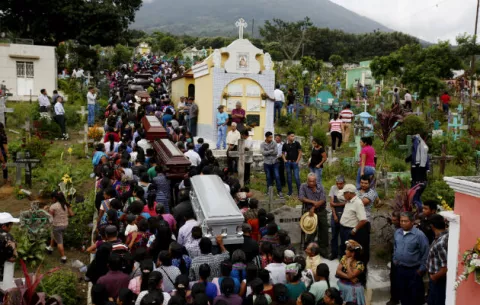 Ascienden a 116 los muertos tras la erupción del volcán en Guatemala
