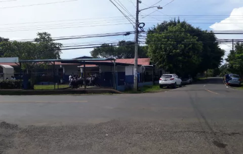Balaceras ponen en riesgo vida de docentes y alumnos de escuela en David