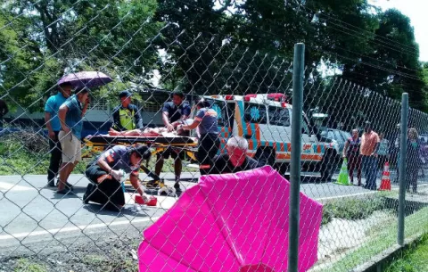 Estudiante fallece al ser atropellado por un bus colegial