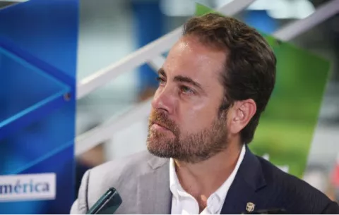 Etchelecu presenta su renuncia como ministro del Miviot