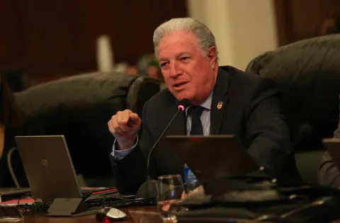 Gabinete le cae en plancha a exministro por crítica al gobierno de Juan C. Varela