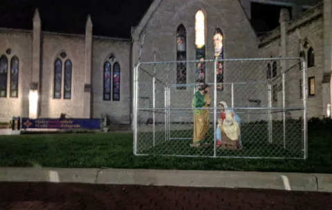Iglesia "detiene" al niño Jesús en protesta por política migratoria de Trump