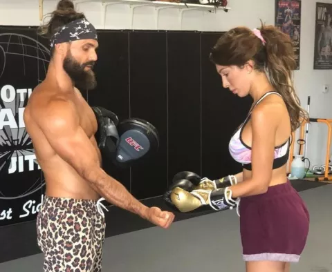Estrella porno luchará en la WWE