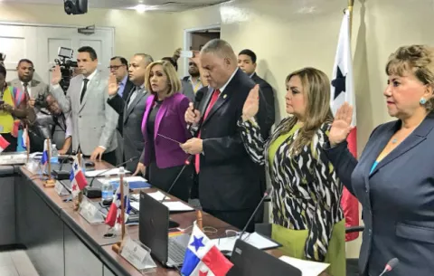 Robinson: Gobierno tiene un déficit de $900 millones en grandes proyectos