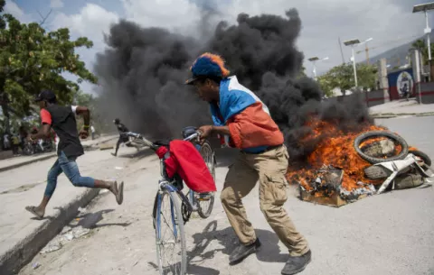 Dimite el primer ministro de Haití tras protestas 