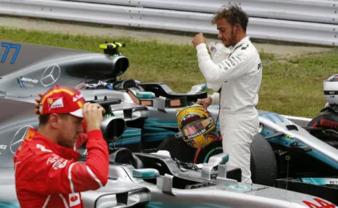 Lewis Hamilton renueva contrato hasta el 2020