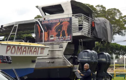 Más de 20 heridos en Hawái por una bomba volcánica que perforó techo de barco
