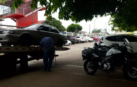 Remueven con grúa  los autos mal estacionados en el Cecilio Castillero