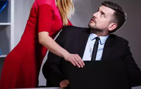 Círculo de Lobas: ¡Mujeres acosadoras!