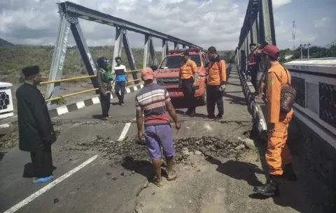 Un sismo de magnitud 6,4 deja catorce muertos y 162 heridos en Indonesia