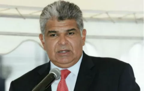 Precandidato presidencial Mulino se despoja de fuero electoral 