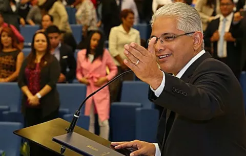 Blandón toma distancia de Varela y lanza su candidatura presidencial
