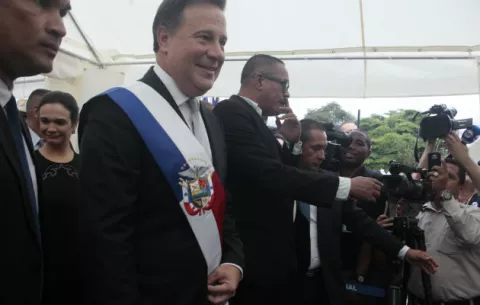 Varela titubea al ser cuestionado sobre 'pinchazos'