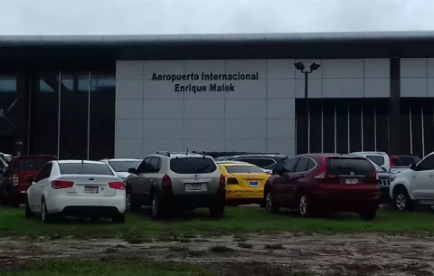 Suspenden operaciones en aeropuerto Enrique Malek por mal tiempo 