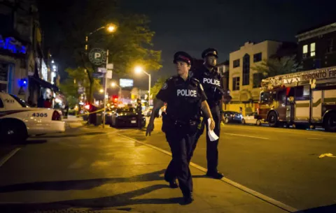 ¡Pánico! Dos muertos y 14 heridos en tiroteo registrado en Toronto
