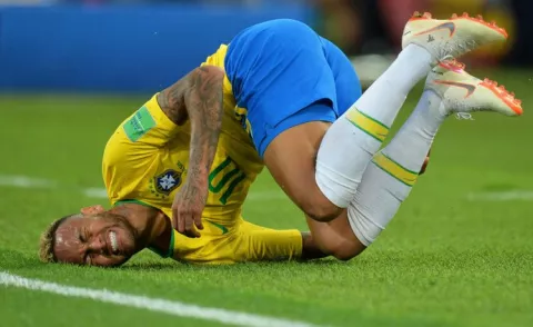 Madre de Neymar Jr sale en defensa de su hijo