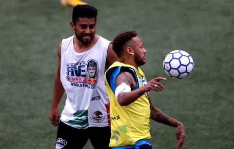Neymar le desea la mejor de las suertes a Cristiano en la Juventus