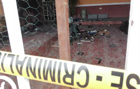 Mujer que fue quemada por su pareja muere en el hospital
