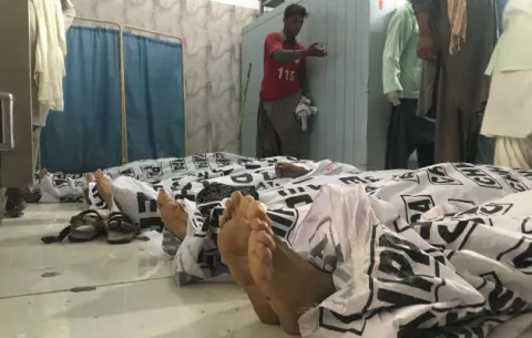 128 muertos tras el atentado del EI en un acto electoral paquistaní