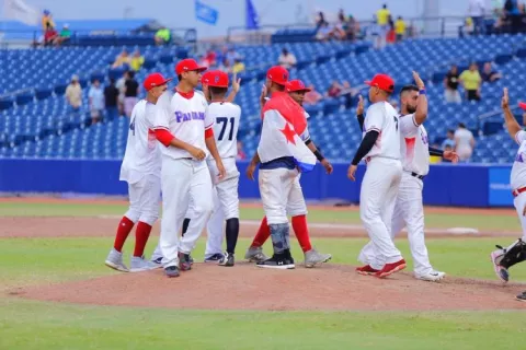 Selección de béisbol sigue peleando por una medalla