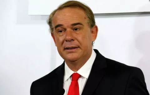 Descartan supervivientes de choque de avioneta en la que iba ministro