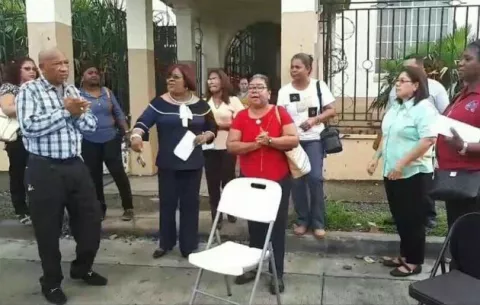 Colegio José Guardia Vega en Colón se va a paro indefinido