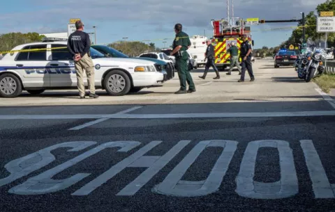 Solicitan prudencia con pirotecnia por víctimas de tiroteo en Parkland