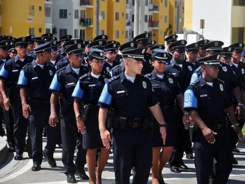 Licitación de uniformes para unidades policiales debe ser transparente