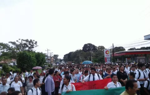 Estudiantes del Instituto Urracá marchan exigiendo mejoras estructurales
