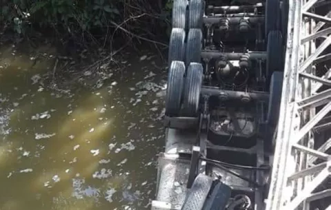 Articulado se fue con todo y puente al vacío en Chiriquí;  hay un herido
