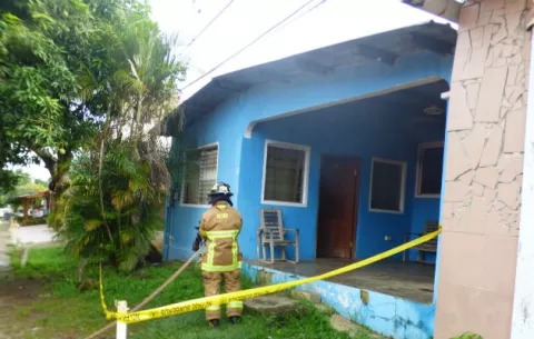 Se incendia residencia en la barriada La Ermita, en Las Tablas