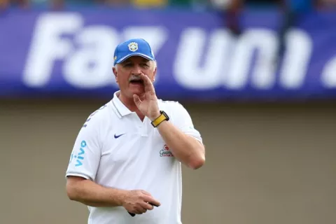 Scolari vuelve a dirigir en Brasil por primera vez desde el 7-1 ante Alemania