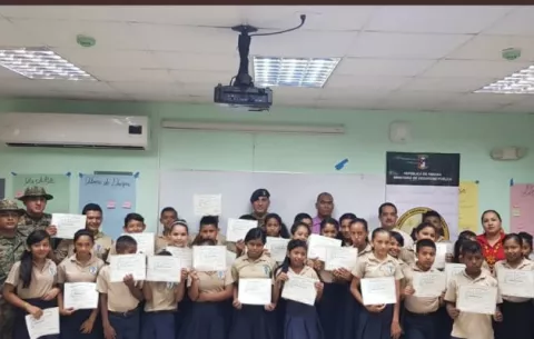 60 estudiantes darienitas culminan programa antipandillas (GREAT) 