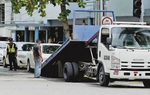 Recibirán consideraciones sobre estudio de tarifas del servicio de grúas