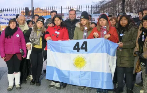 Familiares de los tripulantes del submarino argentino piden agilizar la búsqueda