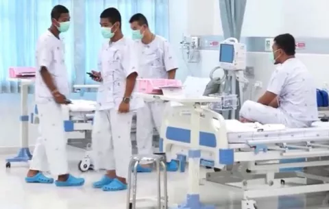 Difunden el primer video de los chicos rescatados en el hospital de Tailandia