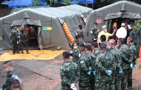Al menos dos nuevos rescatados de la cueva de Tailandia, según los medios