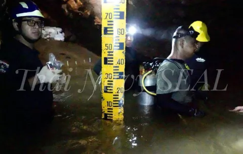 Tailandia mira al cielo de cara al rescate de los 13 atrapados