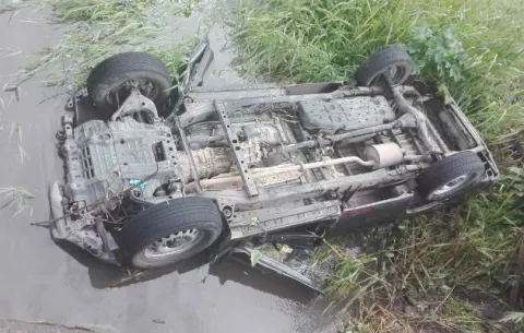 Trabajador cae con su auto a una quebrada, pero no sobrevive 