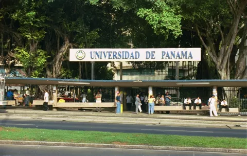Tocumen cancela deuda por terrenos a la Universidad de Panamá