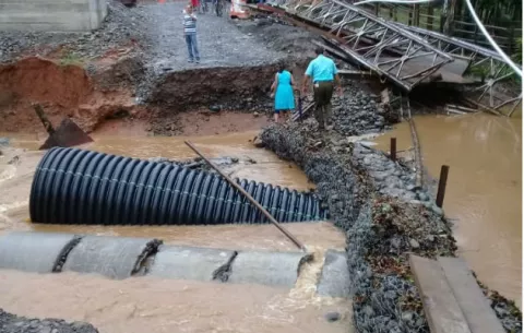 Colapsa vado en Mata Rica en el distrito de  Gualaca, tras torrencial lluvia