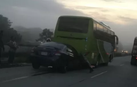 Cabo segundo del Senan se estrella con un bus y vive para contarlo