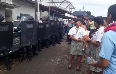 Colegio Victoriano Lorenzo sin iniciar clases después de protestas y detenciones