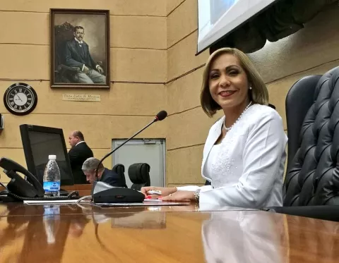 Reeligen a Yanibel Ábrego en la presidencia de la Asamblea 