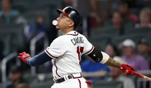 Camargo ayuda a triunfo de Bravos