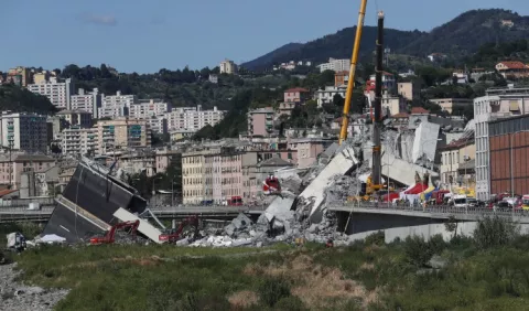 Decretan el estado de emergencia en Génova por derrumbe del puente