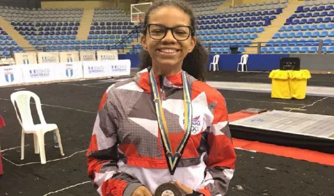 Silvia Díaz logra oro en la esgrima