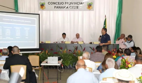 Autoridades del Oeste reciben información